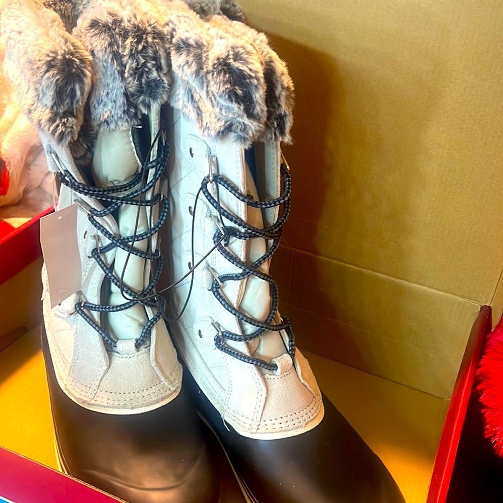 Never before work KHOMBU boots.